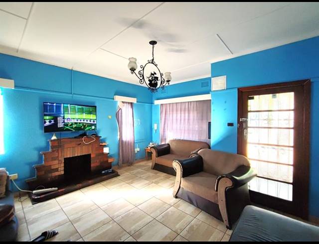 9 BEDROOM HOUSE FOR SALE IN SCOTTSVILLE